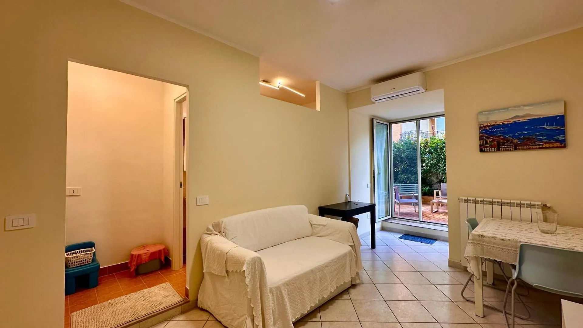 Life In Naples Apartment 0*,